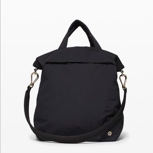 ✨EUC Lululemon On My Level Bag 19L✨